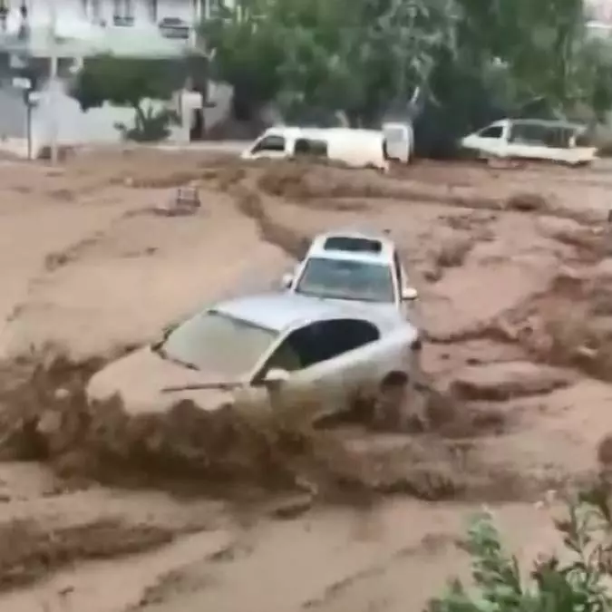 Bursa'da şiddetli yağış ile fırtına ve dolu etkili oldu. İstanbul-bursa-i̇zmir yolunun karacabey mevkisinde dolu nedeniyle sürücüler, zor anlar yaşadı.