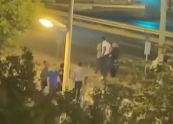 Büyükçekmece'de eşini sokak ortasında dövdü
