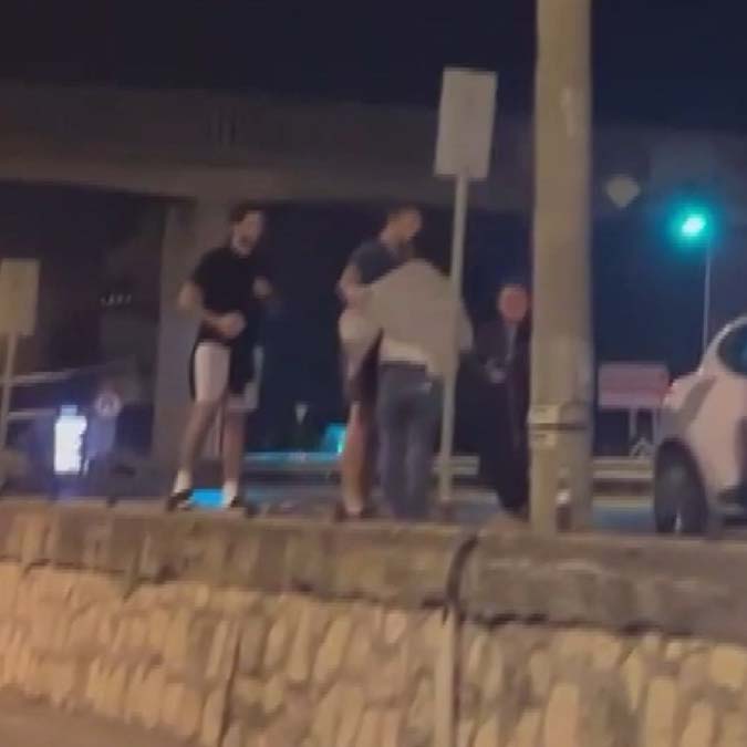 Büyükçekmece'de eşini sokak ortasında dövdü