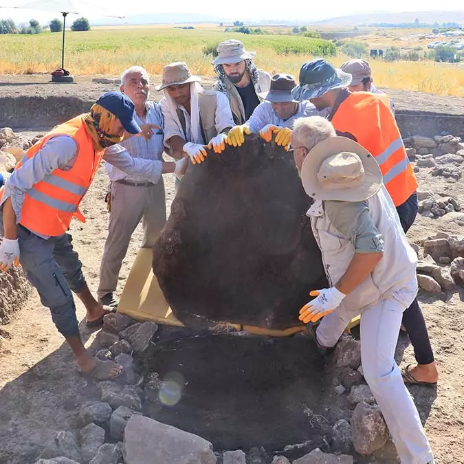 Çayönü tepesi'nde 3 sandık mezar bulundu