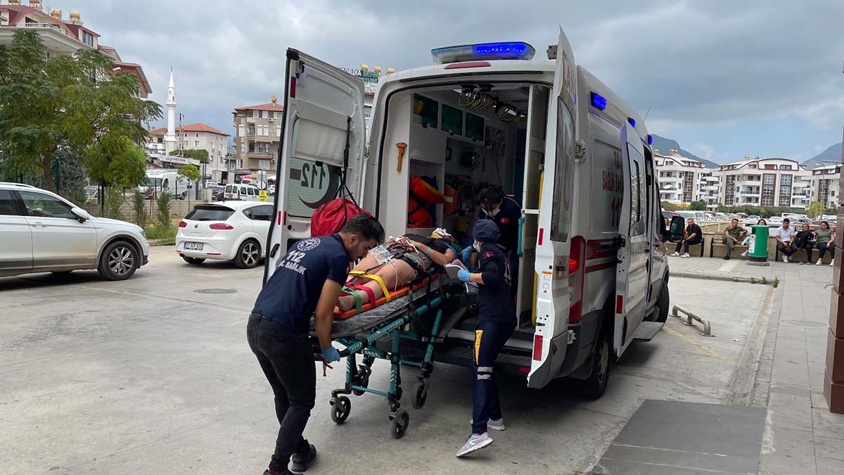 Polonyalı turistler kaza yaptı; 5 yaralı