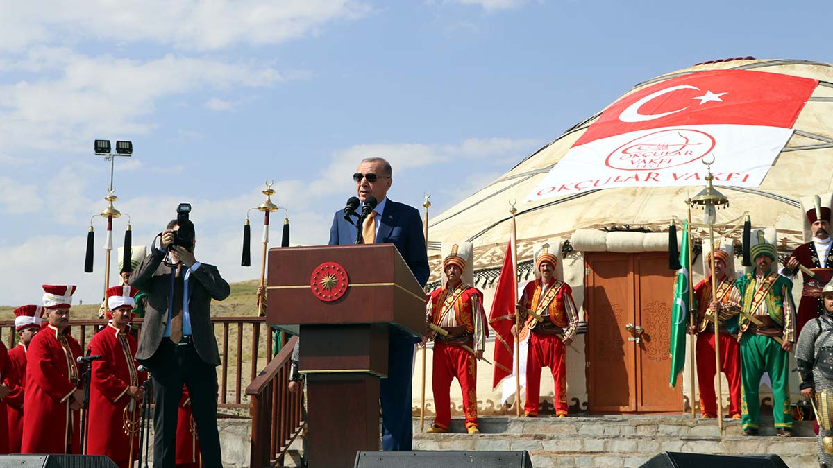 Bir gece ansızın gelebiliriz