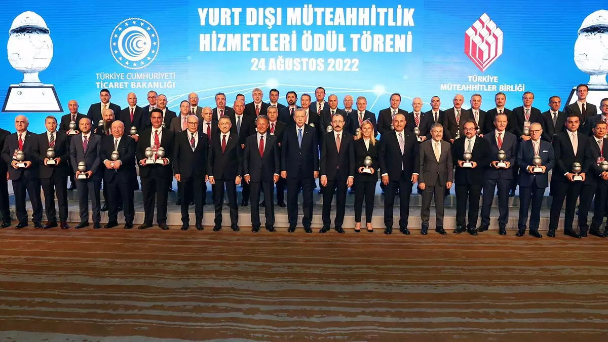 Cumhurbaşkanı recep tayyip erdoğan, "uluslararası müteahhitlik hizmetlerinin büyüklüğünün 2030'larda 750 milyar dolar seviyesine çıkacağı öngörülmektedir. Ülkemizin bu büyük pastadan aldığı payı ilk etapta yüzde 10'a, yani 75 milyar dolara çıkarmayı beraberce hedeflemeliyiz" dedi.