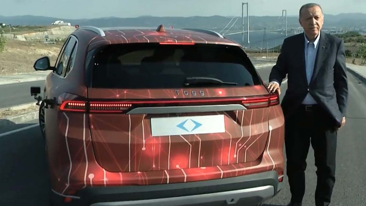 Erdoğan TOGG'un test sürüşünü yaptı