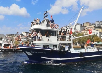 30 Ağustos teknelerle oluşturulan konvoyla kutlandı