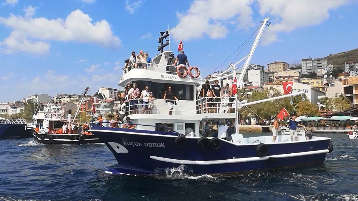 30 Ağustos teknelerle oluşturulan konvoyla kutlandı