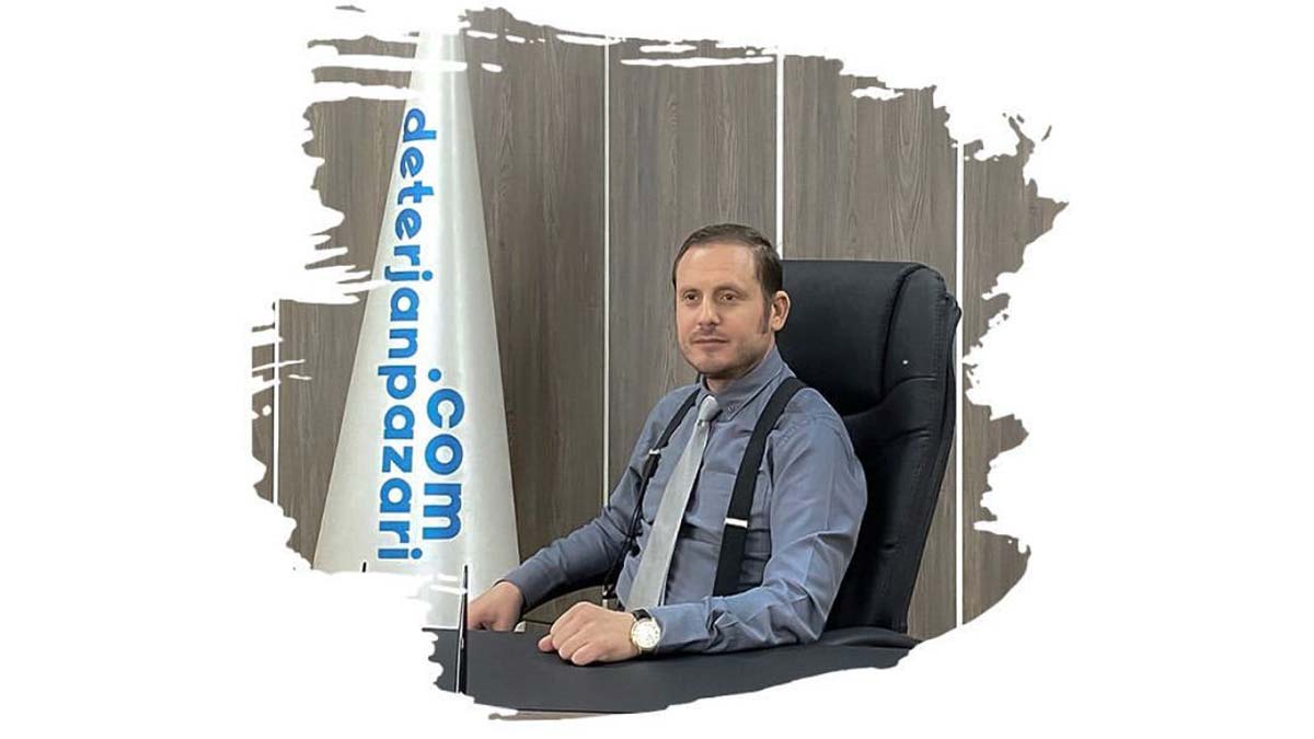 Ankara'da, ham maddesini sattıkları insanların yapacağı 'banyo topları'nı 3 katı fiyatla geri alma vaadiyle dolandırıcılık yaptığı iddia edilen 'Deterjan Pazarı' firmasının sahibi Süleyman Kocabaş, hakkında çok sayıda kişi savcılığa suç duyurusunda bulundu.