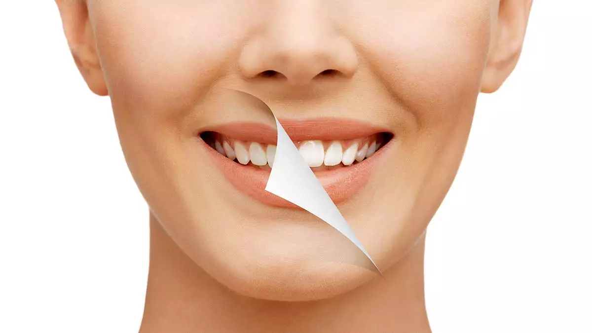 Sağlıklı ve güzel dişlere sahip olmak için birçok noktaya dikkat etmek gerekiyor. Doç. Dr. Erol akın konu hakkında bilgiler verdi.