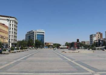 Diyarbakır'da hava sıcaklığı nedeniyle caddeler boş kaldı