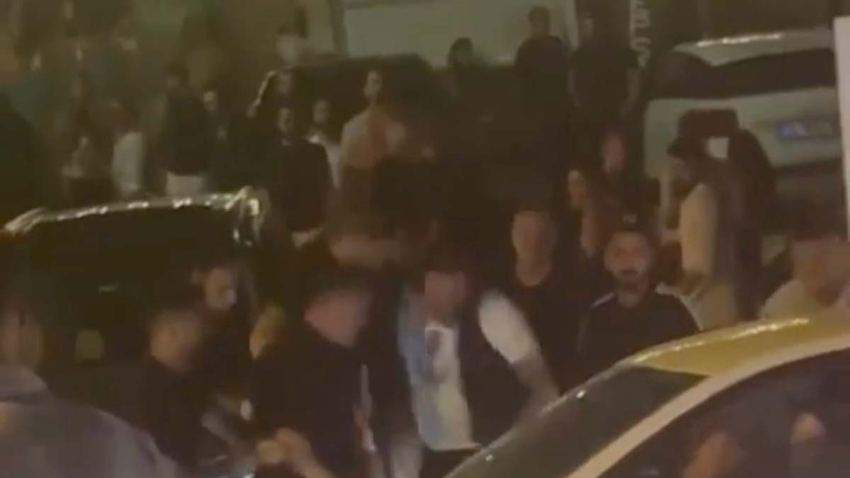 Eğlence mekanının önünde tartıştığı grup tarafından dövüldü