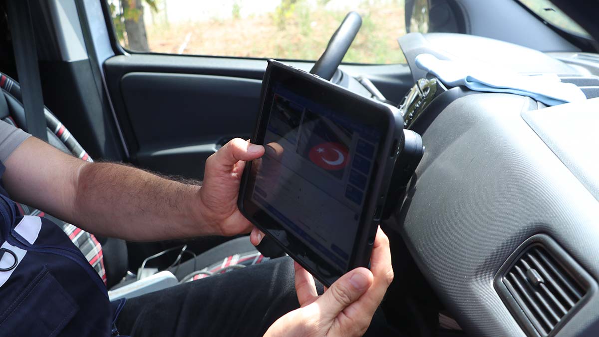 Çevre, Şehircilik ve İklim Değişikliği Bakanlığı ile ASELSAN'ın ortak geliştirdiği, araçların egzoz muayenelerini saniyeler içinde tespit eden Egzoz Elektronik Denetim Sistemi EGEDES tanıtıldı.