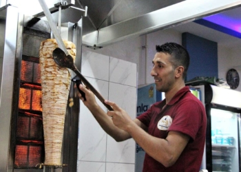 Elazığ'da dönerci ustalarının sıcakla imtihanı