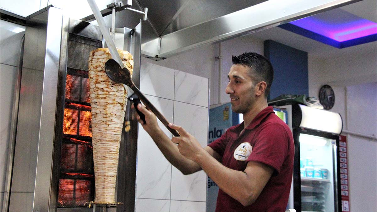 Elazığ'da dönerci ustalarının sıcakla imtihanı