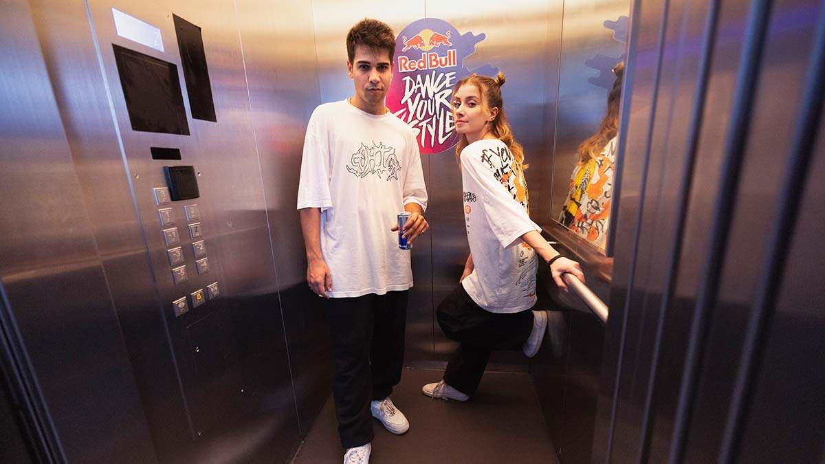 Elevator Moves yayında