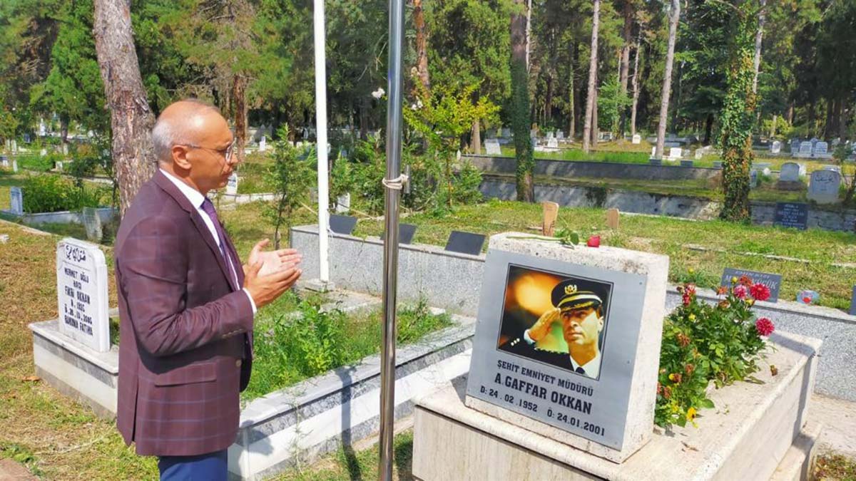 Emniyet Müdürü, Gaffar Okkan'ın mezarını ziyaret etti
