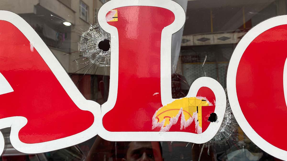 Esenler'de kuaföre silahla saldırı