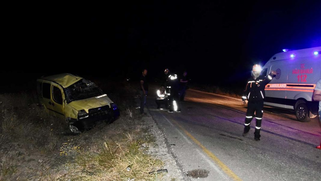 Eskişehir'de 2 hafif ticari araç çarpıştı; 1 ölü 4 yaralı