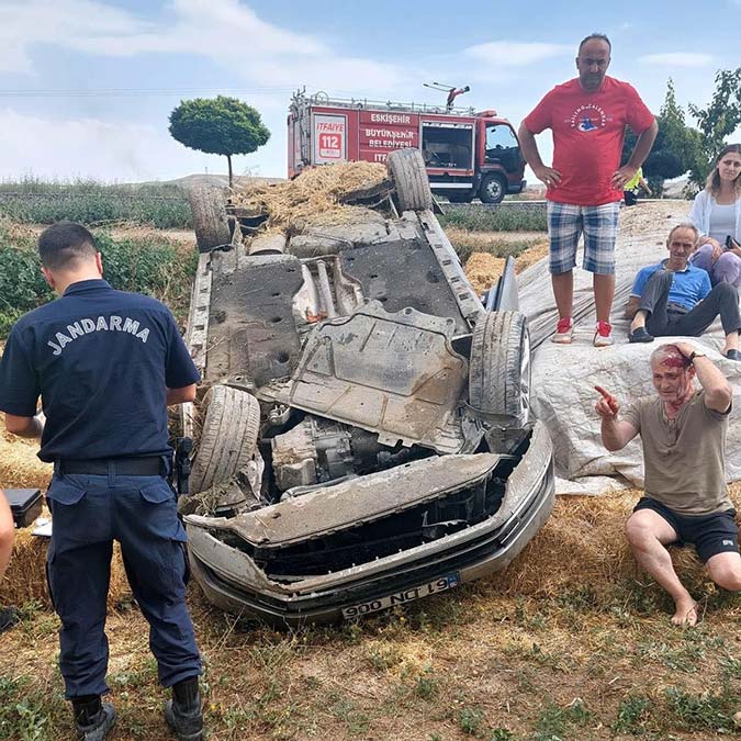 Eskişehir'de ters dönen araçtaki 3 kişi yaralandı
