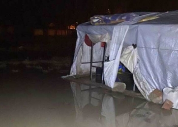 Mevsimlik tarım işçilerinin çadırlarını su bastı