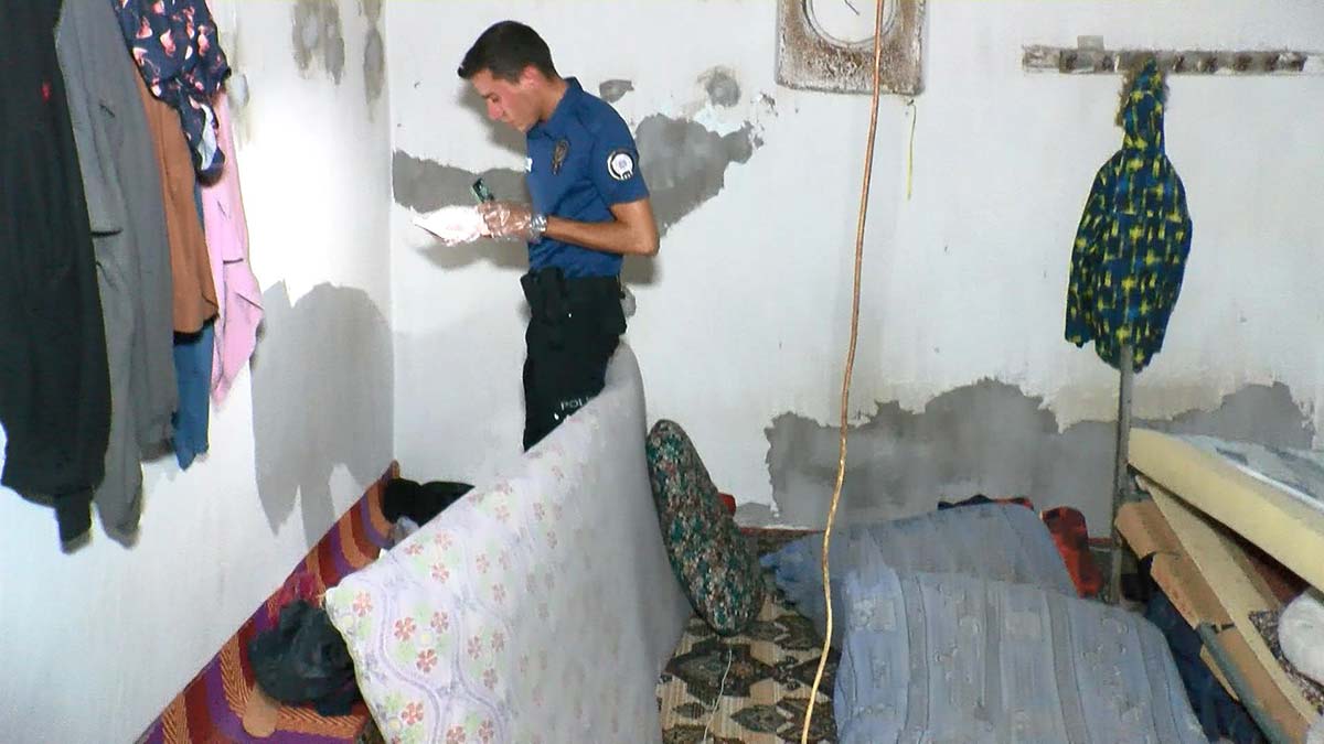 Fatih'te eski bir hana operasyon; 23 gözaltı