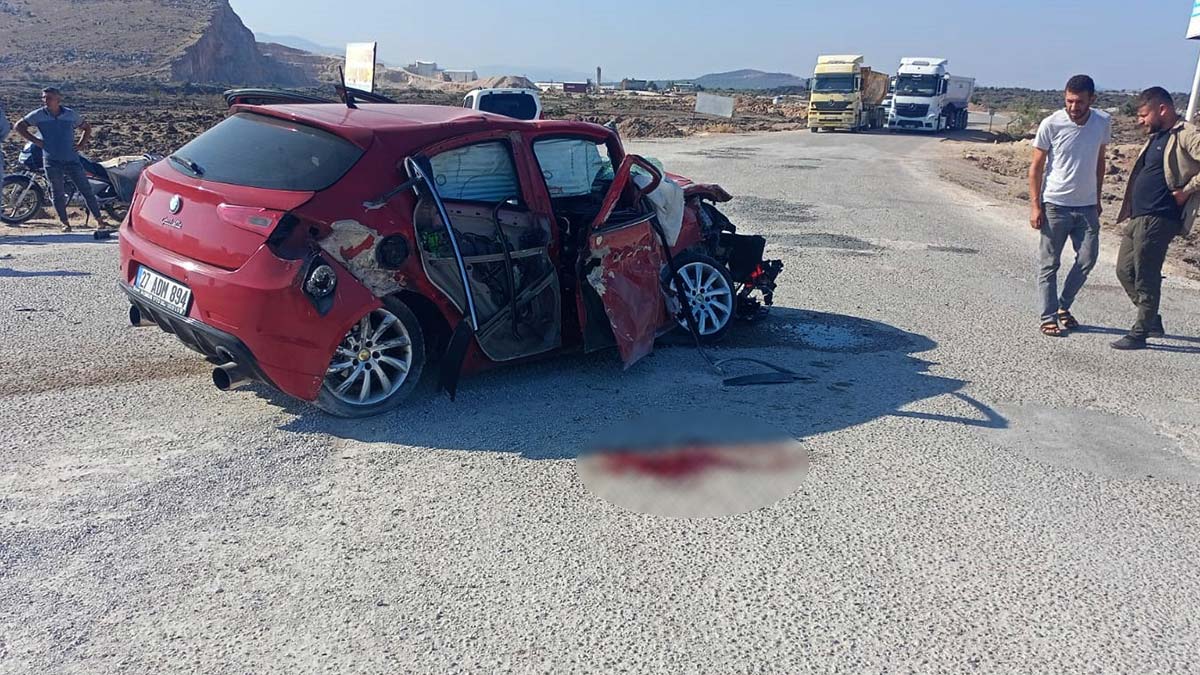 Gaziantep'te hafriyat kamyonu ile otomobil çarpıştı; 1 ölü