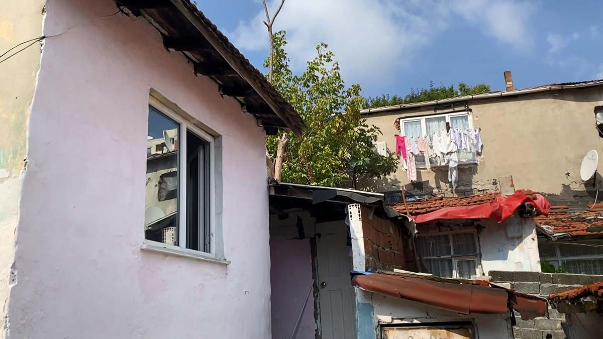 Gaziosmanpaşa'da Korkut Gezici, önce karısını daha sonra yeğenini öldürdü. İşlediği cinayetlerin ardından kayıplara karışan Gezici'yi yakalamak için polis ekipleri çalışma başlattı.