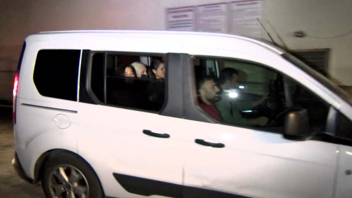 Hakkında başlatılan soruşturma kapsamında gözaltına alınan Şarkıcı Gülşen tutuklandı.