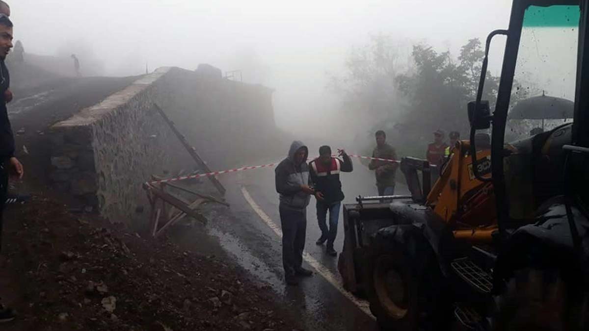 Hatay'da istinat duvarı çöktü; 1 ölü
