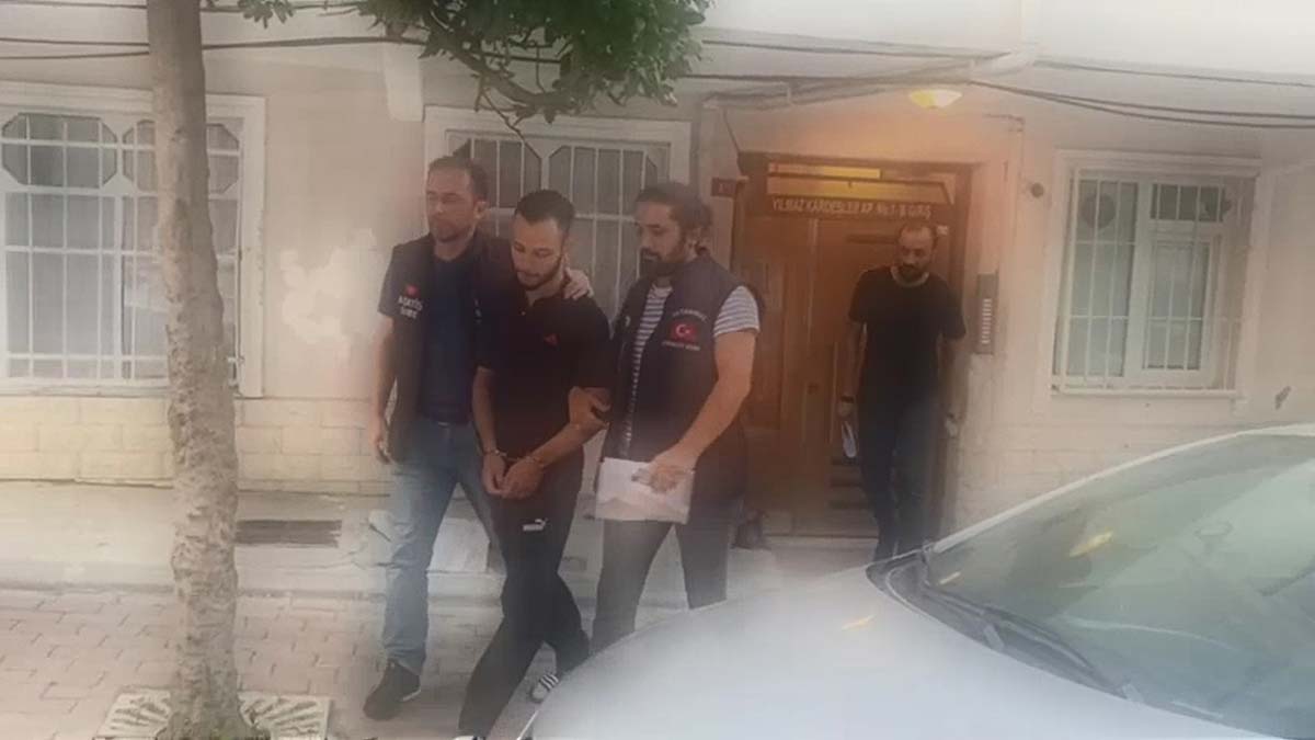 İnternette eşya satanları dolandıran şebeke yakalandı. Şüphelilerin benzer yöntemlerde ikinci el ürün satan 109 kişiyi dolandırdıkları yaklaşık 5 milyon liralık vurgun yaptıkları tesit edildi.