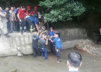 İş makinesiyle uçuruma yuvarlandı, kurtarılamadı