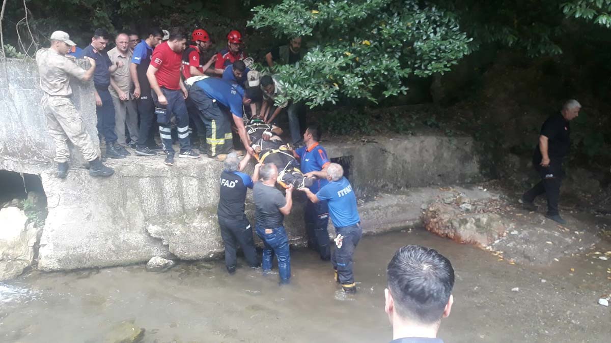 İş makinesiyle uçuruma yuvarlandı, kurtarılamadı