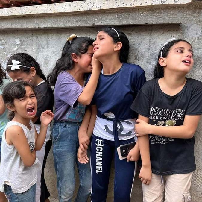 İsrail'in Gazze saldırılarında hayatını kaybedenlerin sayısı 29’a yükseldi. Yaşamını yitirenler arasında kadın ve çocukların da olduğu belirtildi.