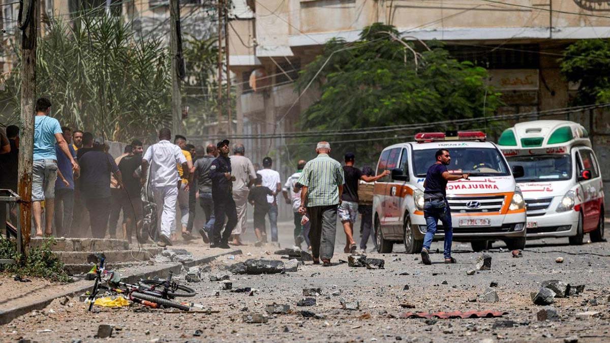 İsrail'in Gazze'ye saldırılarında 44 kişi yaşamını yitirirken 360 kişi de yaralandı. Saldırılarda birçok bina ağır hasar gördü ve yıkıldı.