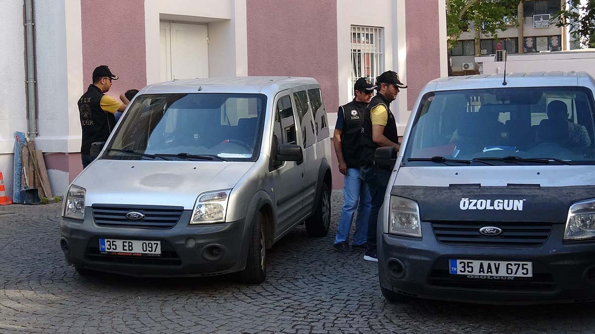 Izmirde 3 eski ustegmen sahte kimlikle gaybubet evinde yakalandi 1083 dhaphoto3 - öne çıkan - haberton