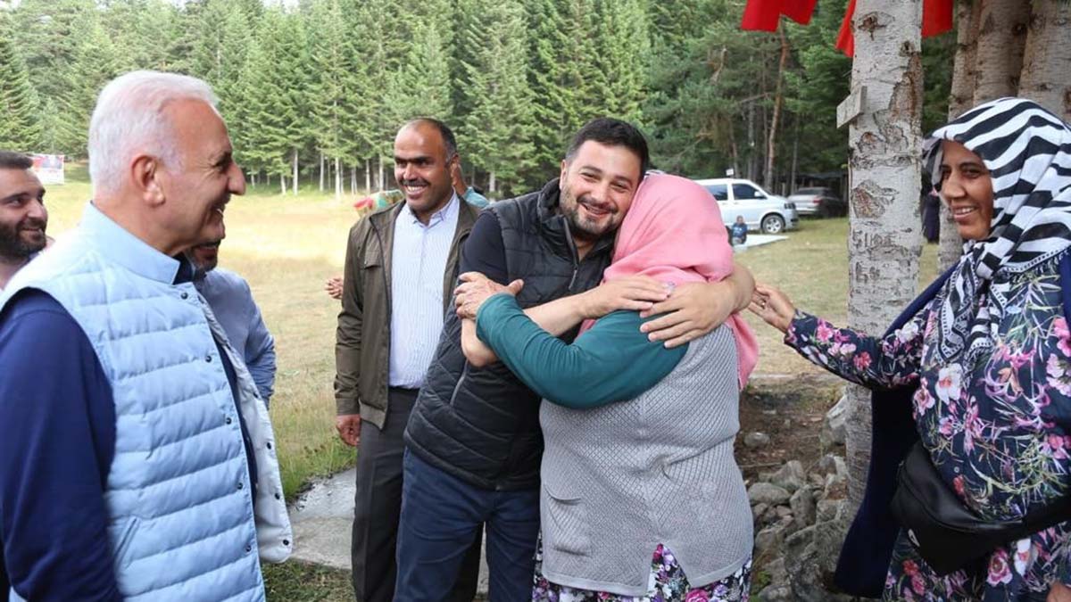 Kağıthane Belediye Başkanı Mevlüt Öztekin Anadolu'ya gitti