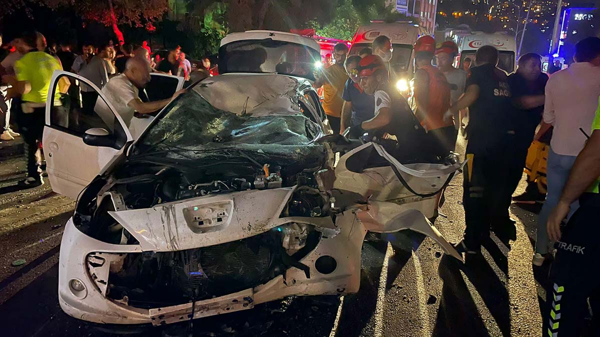 Kahramanmaraş'ta zincirleme kaza; 2 ağır yaralı