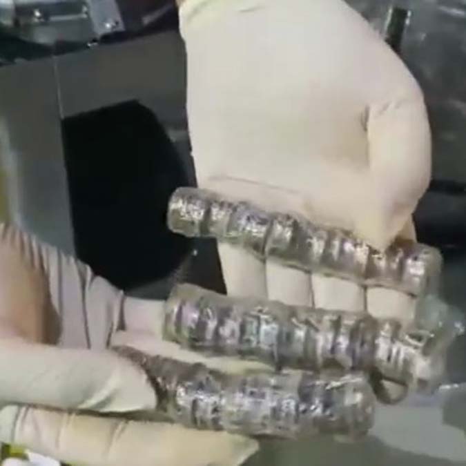 Kahve makinesinden sikke çıktı