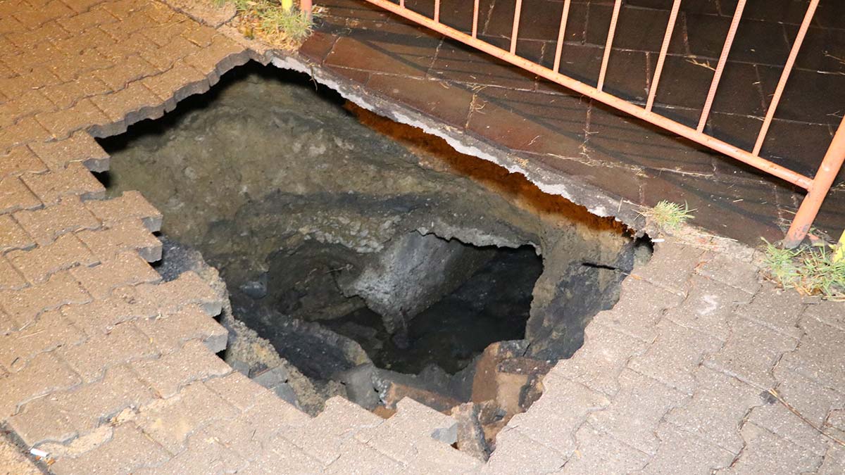 kaldırım çöktü: 2 yaralı