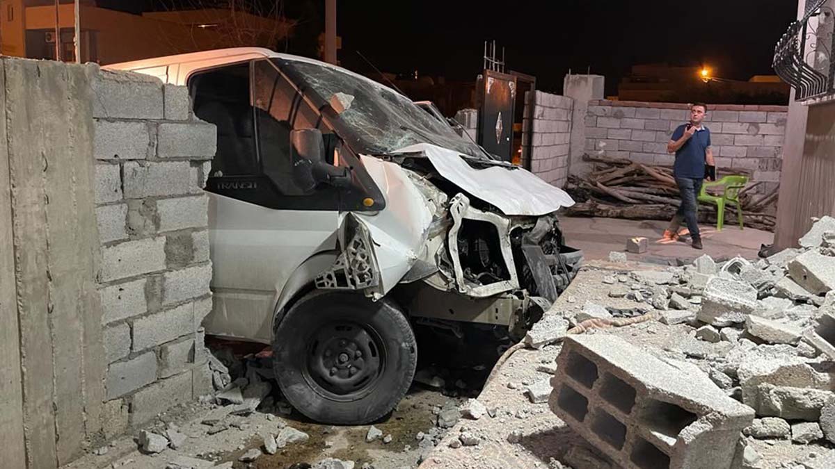 Yıktığı duvardan evin avlusuna girdi; 2 kişi yaralandı