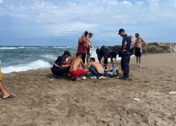Denize giren 3 kişiden 1'i boğuldu
