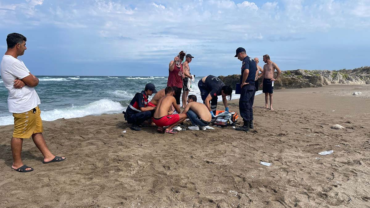 Denize giren 3 kişiden 1'i boğuldu