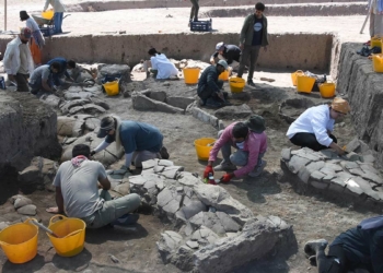 Küllüoba Höyüğü'ndeki kazılarda 100'den fazla mezar bulundu