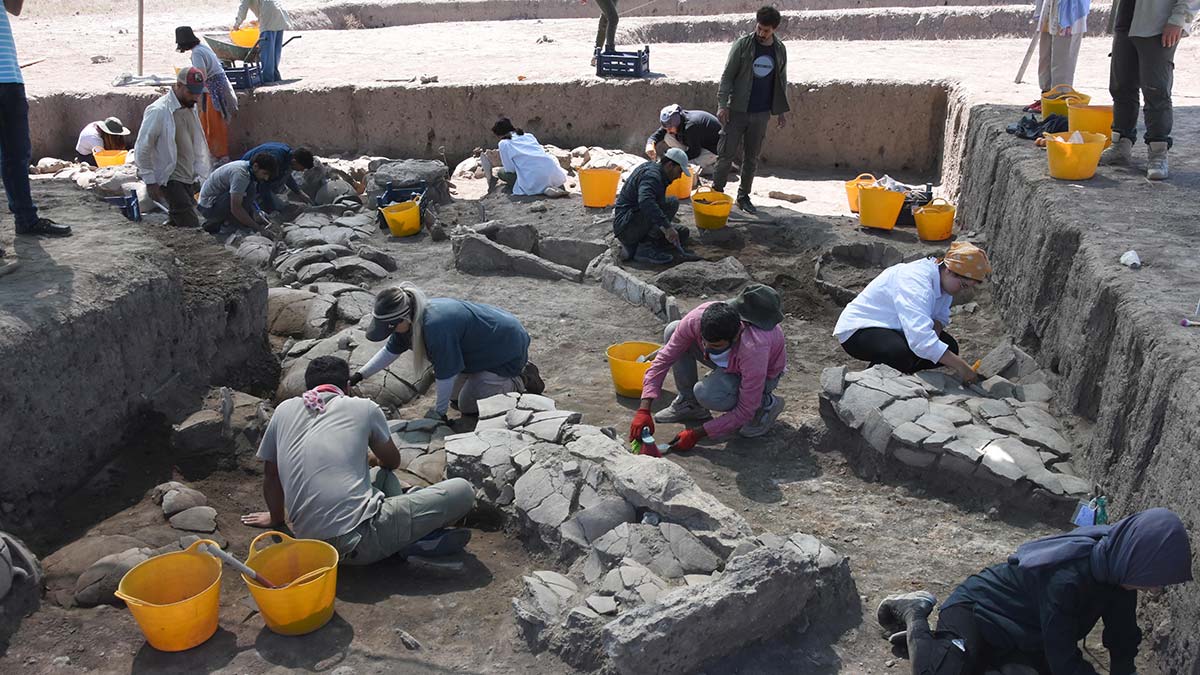 Küllüoba Höyüğü'ndeki kazılarda 100'den fazla mezar bulundu