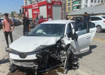 Malatya'da 4 otomobil zincirleme kazaya karıştı