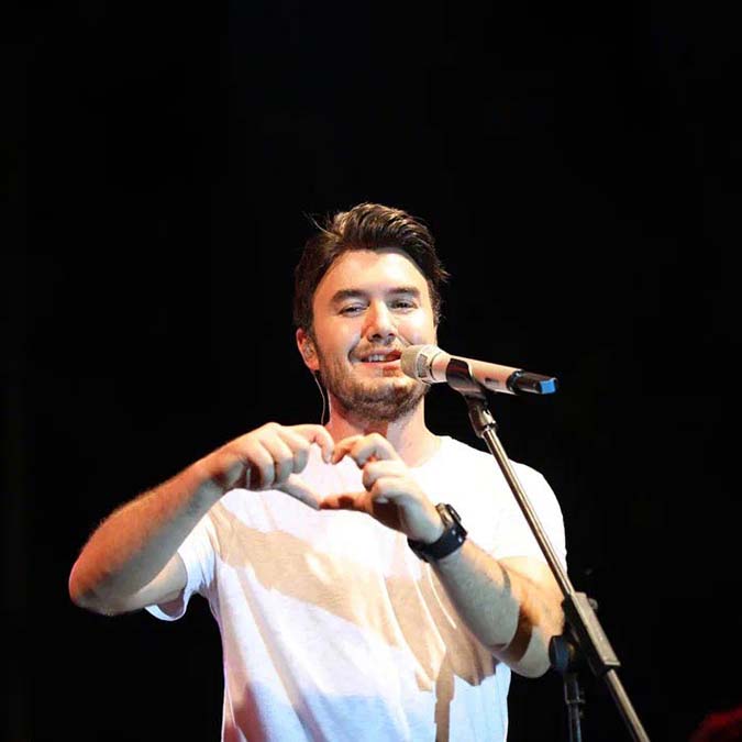 Mustafa Ceceli ve Volkan Konak Manisalıları coşturdu