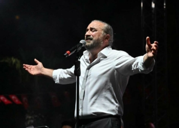 Mustafa Ceceli ve Volkan Konak Manisalıları coşturdu