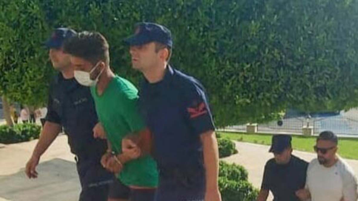 Muğla'nın Marmaris ilçesinde, tekne dolmuş ile sürat teknesinin çarpıştığı ve İngiliz turist Anna Capuano'nun (45) yaşamını yitirdiği kazayla ilgili gözaltına alınan 2 şüpheli, mahkemeye çıkarıldı.