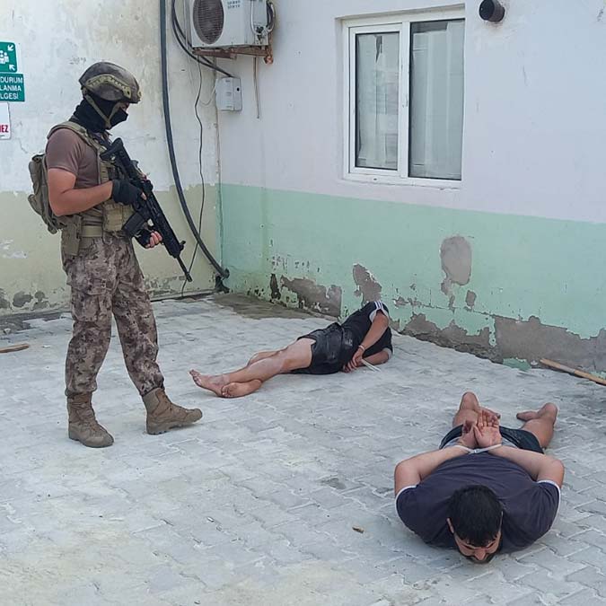 Mersin'de eylem hazırlığındaki 2 PKK'lı yakalandı