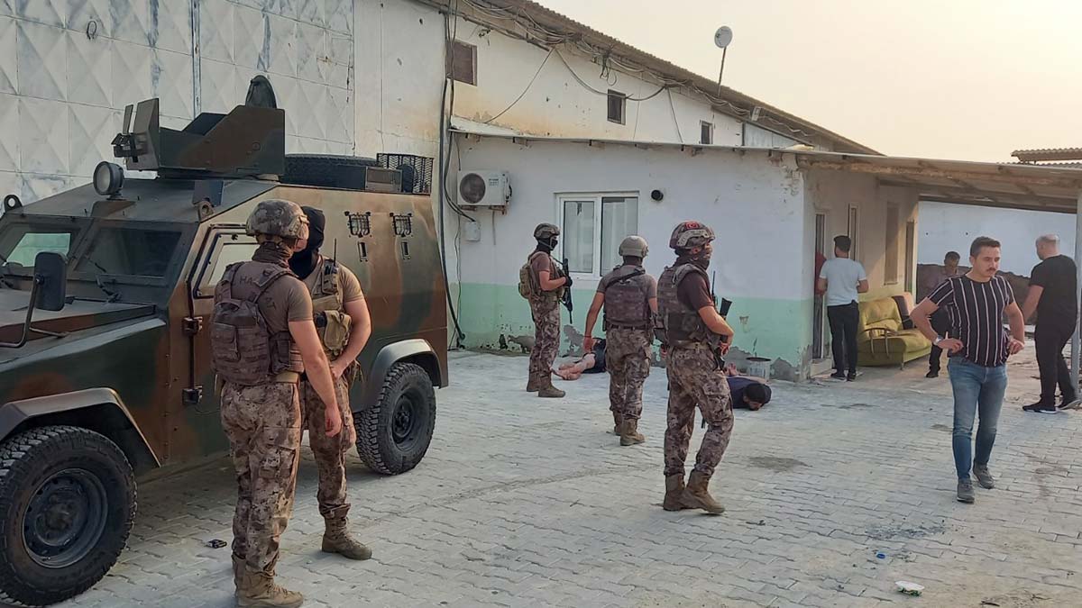 Mersin'de eylem hazırlığındaki 2 PKK'lı yakalandı