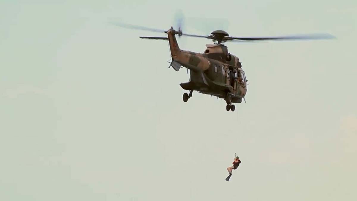 Mogan Gölü'nde helikopterle kurtarma eğitimi